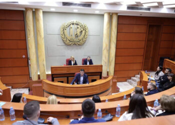 EMRAT/ Rama fut qeverinë për të kandiduar në listën e këshilltarëve për bashkinë e Tiranës