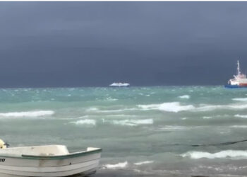 Po vjen furtuna nga deti! Merren masat në Vlorë