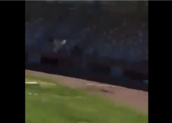 VIDEO +18/ Se*s në tribunën e stadiumit…çifti i dorëzohet epsheve pa e ditur se po filmohen