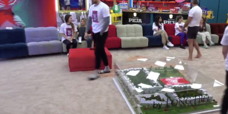 VIDEO/ Çfarë do të ndodhë? Banorët nuk e presin mirë ardhjen e zarfit të kuq në BBV