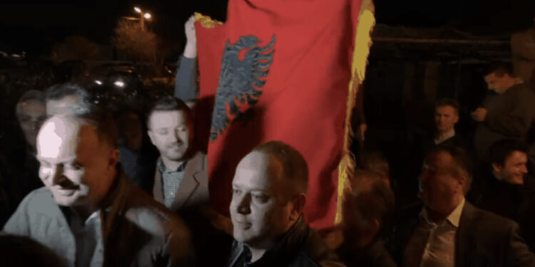 Shqiptarët në Malin e Zi nisin festën, Nik Gjeloshaj fiton zgjedhjet në Komunën e Tuzit