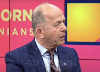 Sazan Guri humbet qenin, përlotet në studio: Pres ngushëllime 40 ditë