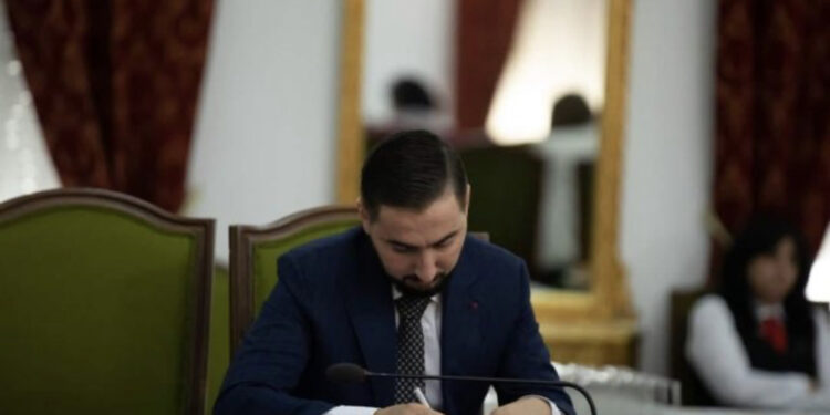 “Rrjedhin” anëtarët e PD-së së vulës, dorëhiqet këshilltar ligjor i Alibeajt