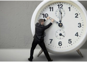 Nesër kthehet ora verore, si do lëvizin akrepat