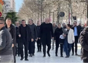 Kollovari Gramoz Rucit/ Plas në PS-në e Vlorës, baza kundër kandidatit të përcakuar nga Rama për Bashkinë