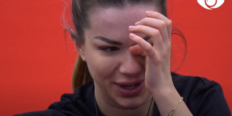 VIDEO/ Antoneta qan dhe i ulëret në fytyrë Luizit, Olta “e ndërsen” më keq: Bravo, je super, mos ik