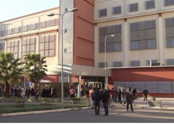 Gurët në veshka/ Pacientët ankohen se aparatura e thyerjes në QSUT nuk punon