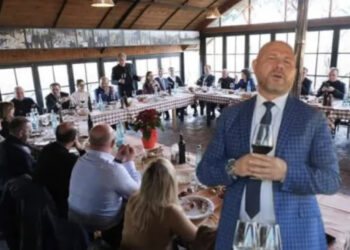 Tradhtia e dytë! Xhelal Mziu burrë pa b*th, e dredh dhe shkon pas vulës