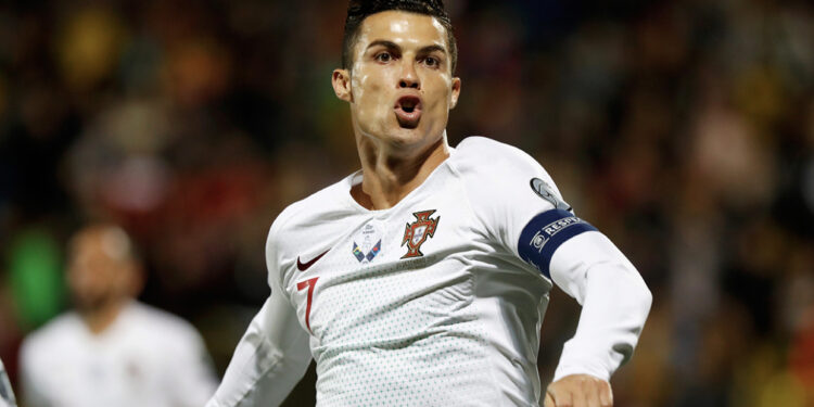 VIDEO/ Ronaldo realizon dopietë, Italia bën detyrën