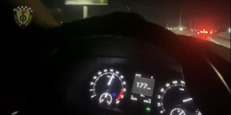 VIDEO-Çmenduri në Tiranë! “Piloti” me shpejtësi 177 km/h