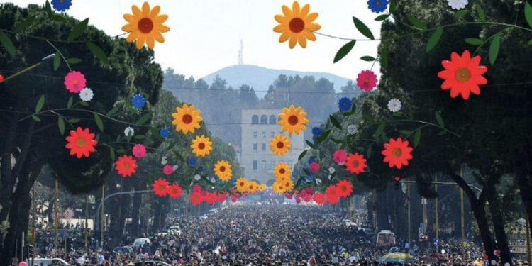 Dita e Verës/ Ja rrugët ku devijohet qarkullimi i makinave sot në Tiranë!