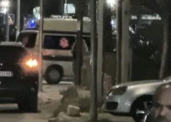 E rëndë në Tiranë, qëllohet me kallashnikov drejt TOP Channel, vritet roja i sigurisë private