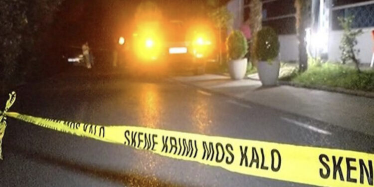 Kërcet arma në Lezhë, qëllohet me breshëri drejt një makine në ecje