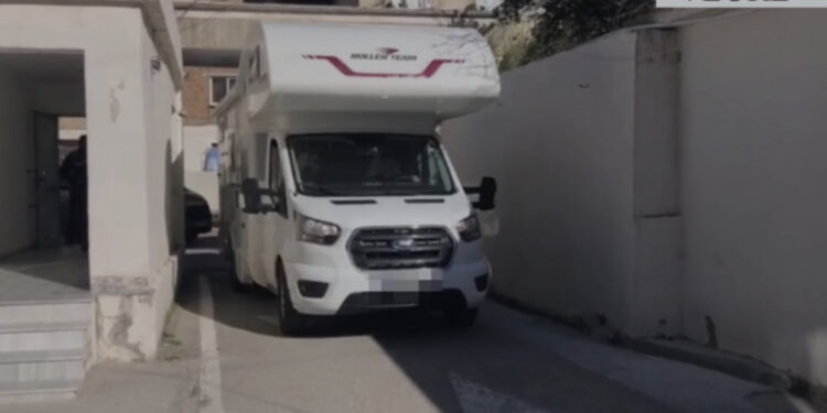 EMRAT-VIDEO/ Transportonin 260 kg drogë me “Camper-a” luksozë, arrestohen 4 persona në Vlorë, 5 të tjerë në kërkim