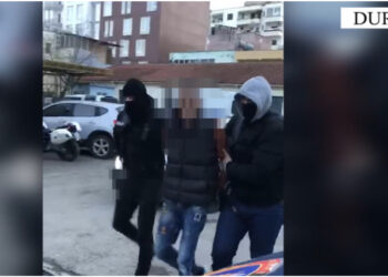 EMRI/ 1 vit e gjysmë në kërkim, arrestohet “i forti” në Durrës