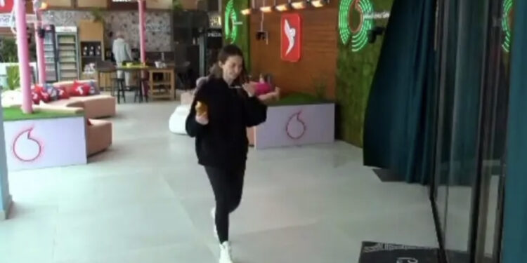 Kiara sërish me kritika ndaj Luizit, këngëtari e injoron