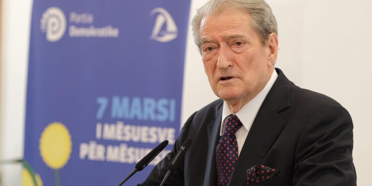 “Rama shkatërroi arsimin”, Berisha me mësuesit: Erion Veliaj ndërton shkolla me 6 milionë euro, bota i bën me 650 mijë