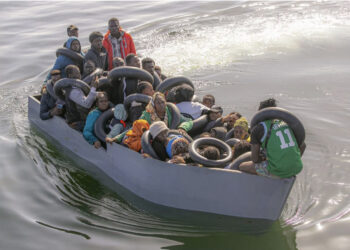 Fundoset varka me emigrantë, 34 persona rezultojnë të zhdukur