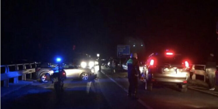 E FUNDIT/ Aksident në Fushë-Krujë, përplasen dy automjete