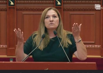 Debate të forta! Flutura Açka i drejtohet Alibeajt: Demokratët në kurth! Mos i “therni” me njëri tjetrin