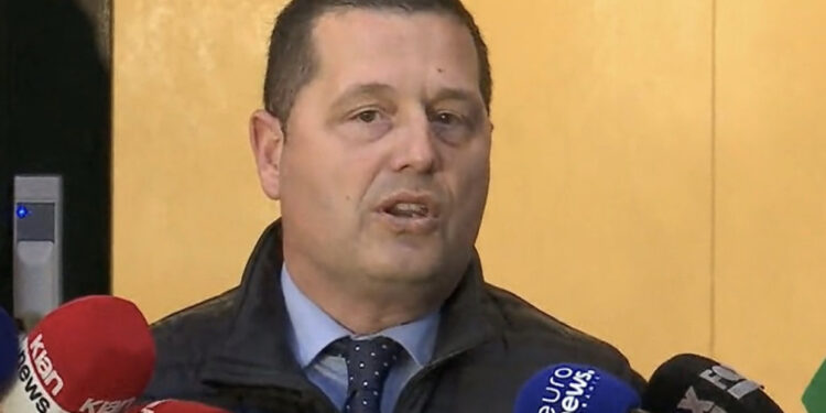 Përfaqësuesi i Berishës pas vendimit KQZ: Kryetar i PD është Sali Berisha, vula është e anëtarësisë