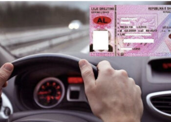 Ndryshojnë rregullat e patentës/ Shoferët e rinj nuk mund të ngasin të gjitha makinat, ja mjetet që lejohen