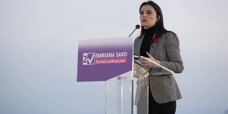 FOTO/ Sako bën batërdi në Durrës! 300 milionë lekë për palma