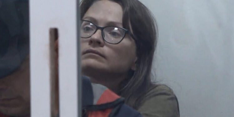 Kërkoi që aktakuza të jetë në gjuhën e saj, Gjykata e Elbasanit shtyn sërish seancën ndaj “spiunes” ruse