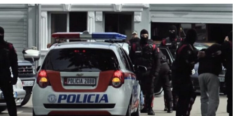 “Më jep lekët, ose të nxora videot”! I riu u vendos gjobë adoleshenteve