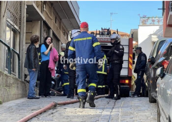 Bie zjarr në katin e katërt të një pallati, tre të lënduar, 25-vjeçarja hidhet nga ballkoni për t’i shpëtuar flakëve