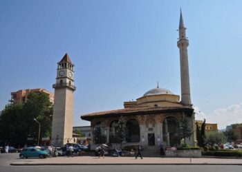 Nis sot muaji i Ramazanit për besimtarët myslimanë