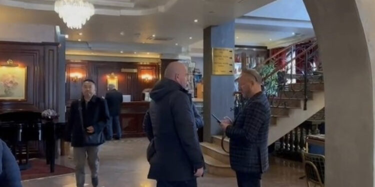 Pendohet Mziu! Largohet nga tryeza e Alibeajt