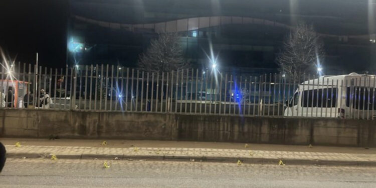 3 minuta para sulmit me kallashnikov u larguan gazetarët e fundit, targat e mjetit të autorëve i përkisnin punonjësit të medias