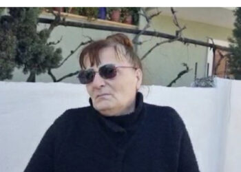 “Vranë gjyshen”! Fqinja rrëfen fjalët e mbesës së banakieres: Po qante me të madhe