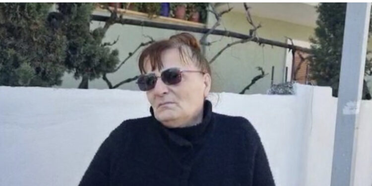 “Vranë gjyshen”! Fqinja rrëfen fjalët e mbesës së banakieres: Po qante me të madhe