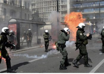 Aksidenti tragjik në Greqi, Athina dhe Selaniku “ndizen” nga protestat e dhunshme