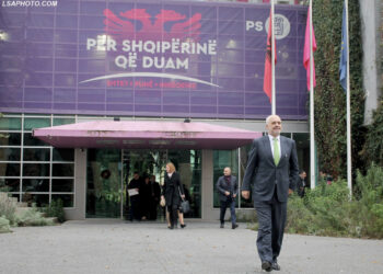 “Ethet” e pritjes! Shtyhet me dy orë vendimi final i Ramës