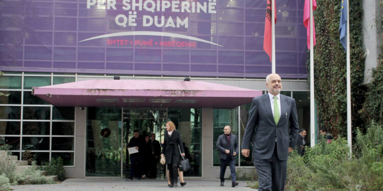 “Ethet” e pritjes! Shtyhet me dy orë vendimi final i Ramës