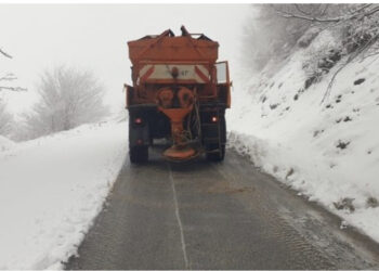 Dëborë në pranverë, zbardhet Korça. Nuk ka probleme me akset nacionale