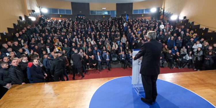 Berisha: Basha dhe “Alibasha” pengje të neveritshme, i përkasin turpit të historisë