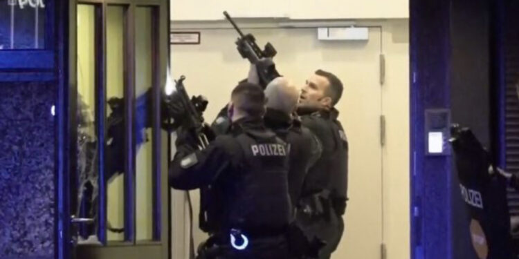 Të shtëna me armë në Hamburg në një mbledhje të Dëshmitarëve të Jehovait, 7 të vdekur dhe disa tjerë të plagosur