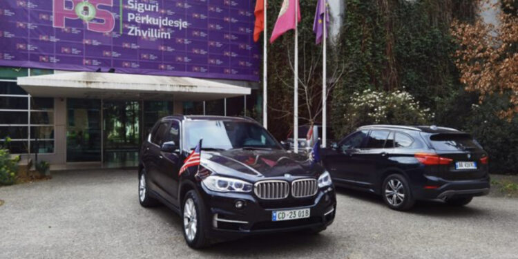 Hajduti i zgjedhjeve në Dibër/ Ambasadorja e SHBA-ve Yuri Kim në selinë e PS, takim me Gjiknurin