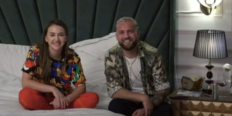 FOTO/ “Mami të dashuron”, Luizi i kthen përgjigjen epike fanses