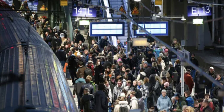 Bllokohet transporti publik në Gjermani, sindikatat kërkojnë rritje pagash, greva 24 orëshe