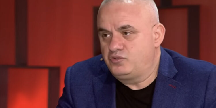 “Pse do dalësh i pari?” Artan Hoxha tregon telefonatën anonime që mori pas sulmit në Top Channel: Ishte nga ata numrat e regjistruar në Karaibe