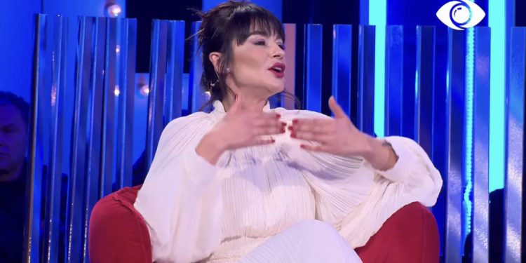 E akuzoi për tallje ndaj së bijës, Zhaku reagon ashpër ndaj babait të Kiarës