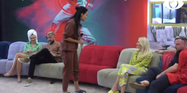 VIDEO/ “Ushtare e shtirur! Vetëm bën zhurmë këtu”, agravohet debati mes Dea Mishel dhe Efit