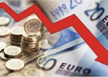 Këmbimi valutor: Euro dhe Dollari në pikiatë