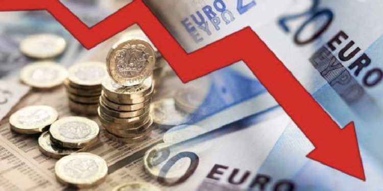 Këmbimi valutor: Euro dhe Dollari në pikiatë