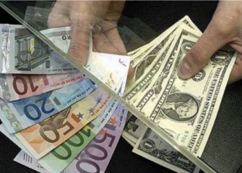 Këmbimi valutor, sa shiten dhe blihen dollari dhe euro?